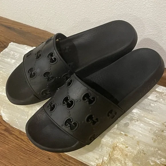 Gucci | Shoes | Gucci Womans Rubber Gg Slide Sandal Size  display picture 3